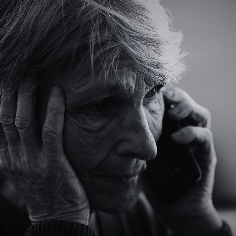 Femme sdf en noir et blanc